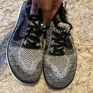 Nike free run flyknit running shoes